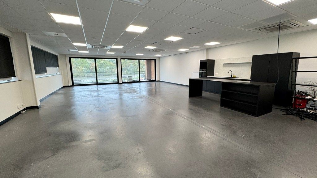 Instapklare kantoren te huur met terras vlakbij afrit R4 in Evergem foto 13