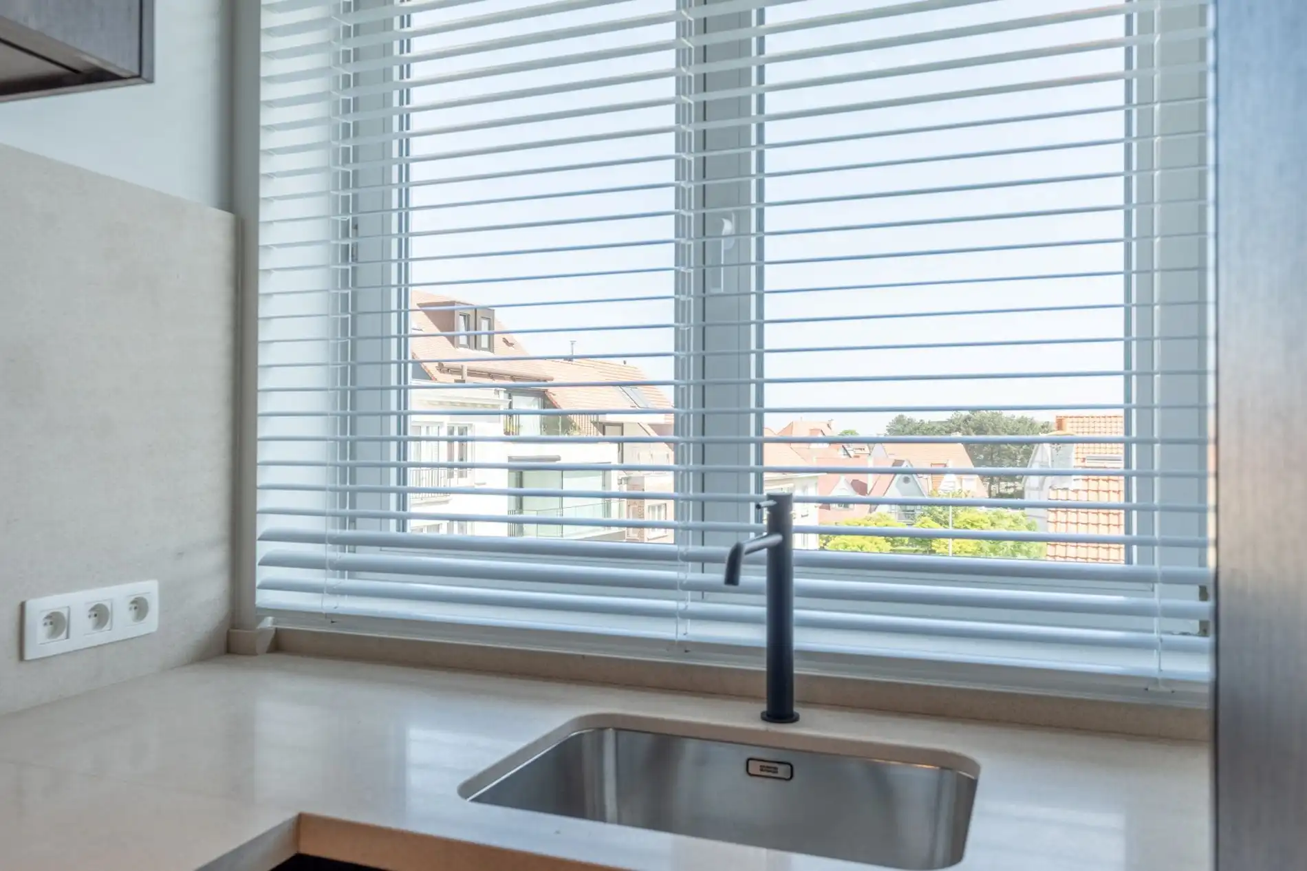 Rustig gelegen volledig gerenoveerd appartement met een open zicht over de villa's. foto 13