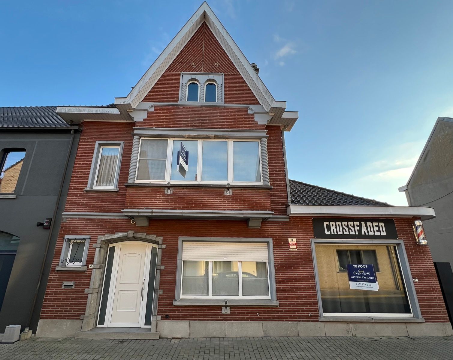 Hoofdfoto van de publicatie: Zéér ruime gerenoveerde woning met 5 grote slaapkamers.