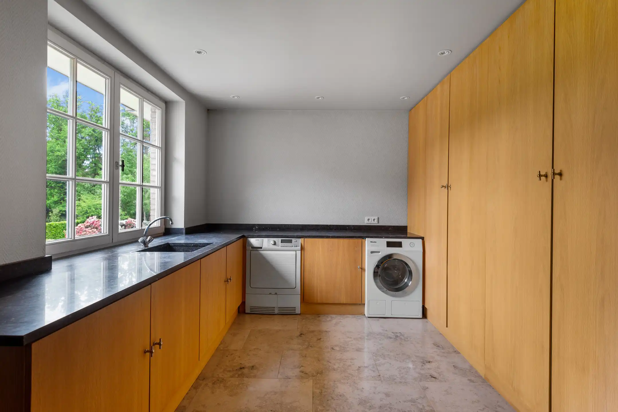 Exclusieve villa met zwembad op een perceel van 6.420 m² foto 19