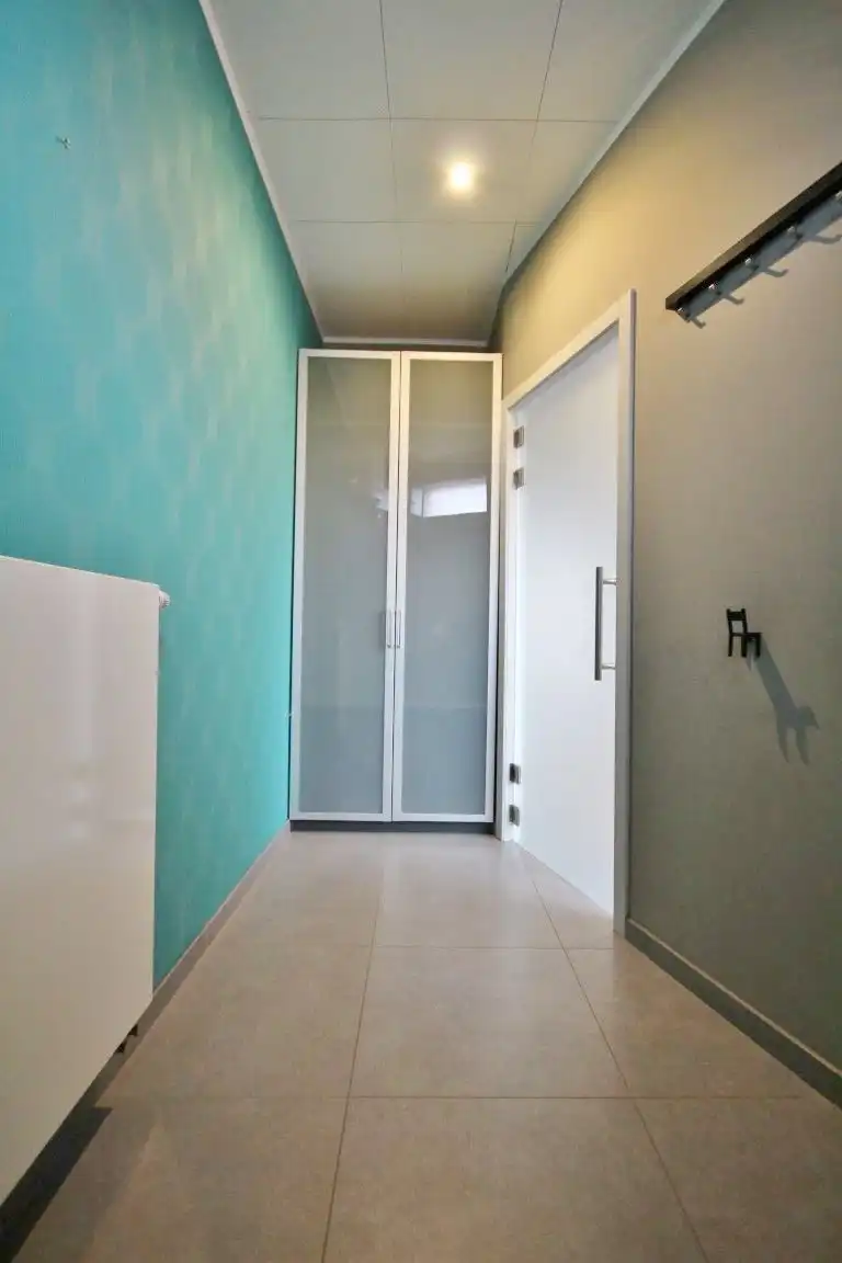 Zeer ruime woning net buiten het stadscentrum! foto 6