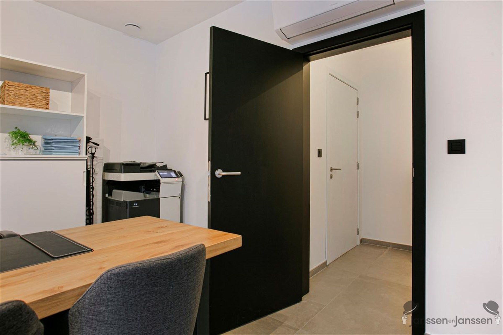 Unieke Kans: Commerciële Toplocatie in het Hart van Itegem foto 8