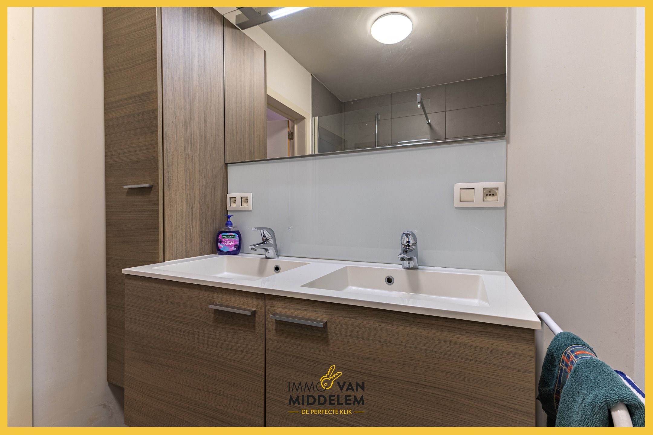 INSTAPKLAAR GELIJKVLOERS APPARTEMENT 2 KAMERS + GROOT TERRAS foto 12