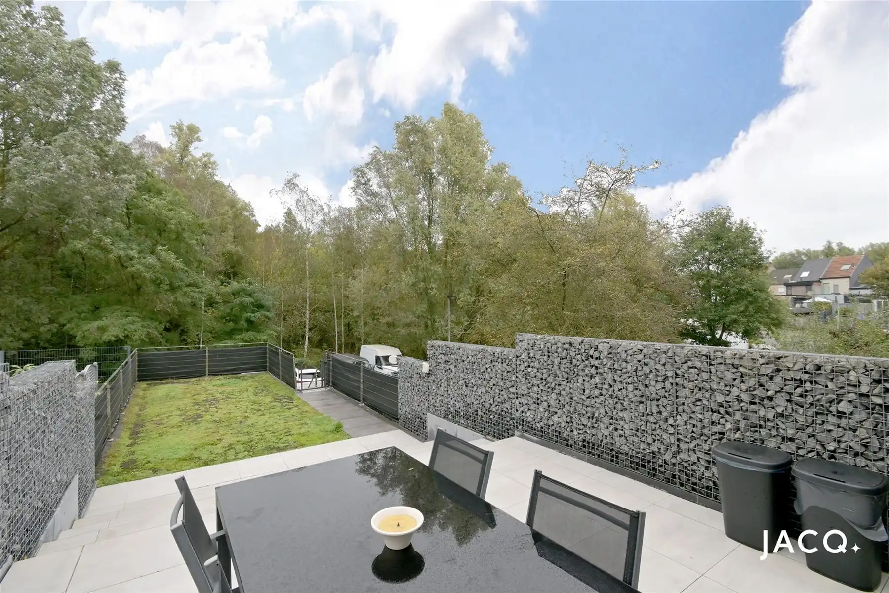 Gerenoveerde woning met 2slpk's, ruim terras en garage! foto 17