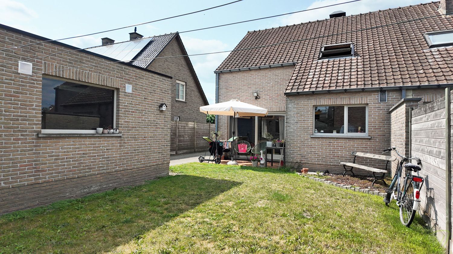 Gezellige gezinswoning met tuin en garage in Oosteeklo-Dorp! foto 7