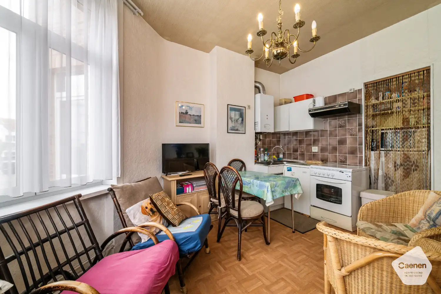 Te renoveren twee slaapkamer appartement op gunstige locatie foto 3