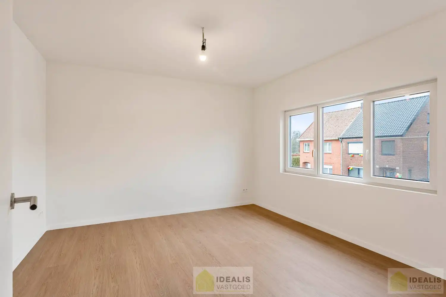 IDEALIS VASTGOED – Schitterend volledig vernieuwde woning met een heerlijke open leefruimte, luxe keuken, 3 ruime slaapkamers, twee badkamers én een ruime wasplaats! Dit heerlijke huis bevindt zich op een perceel van maar liefst 7a 94ca vlak bij het centrum van Eksel - EEN MUST VISIT! - foto 26