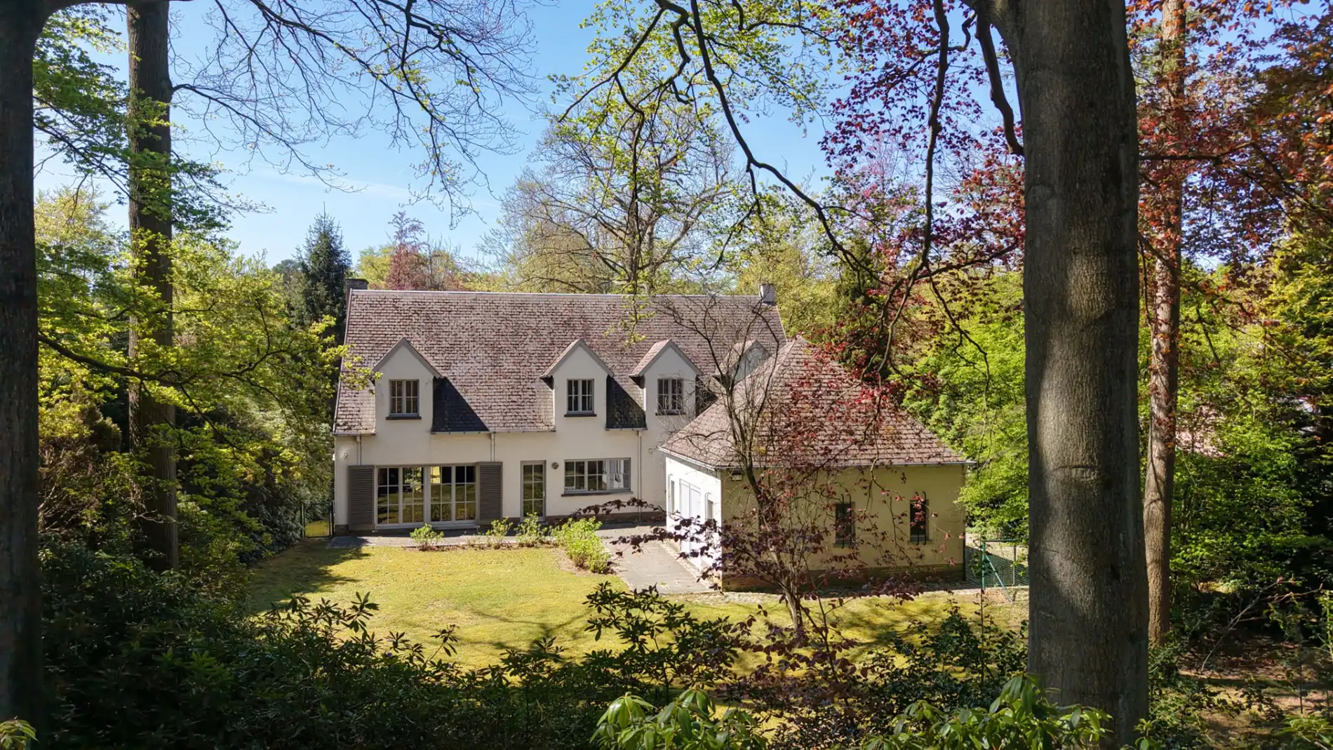 Villa met praktijkruimte en dubbele garage op riant perceel van 2.010 m² te Schoten foto 23