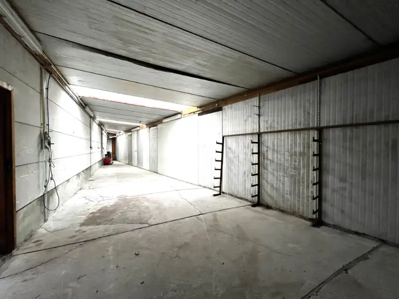 Magazijn met burelen en parkeer mogelijkheden foto 13