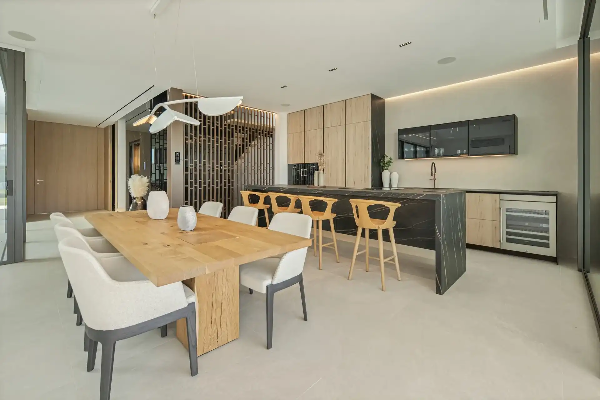 Exclusieve villa met resortgevoel in het meest prestigieuze deel van Marbella foto 9