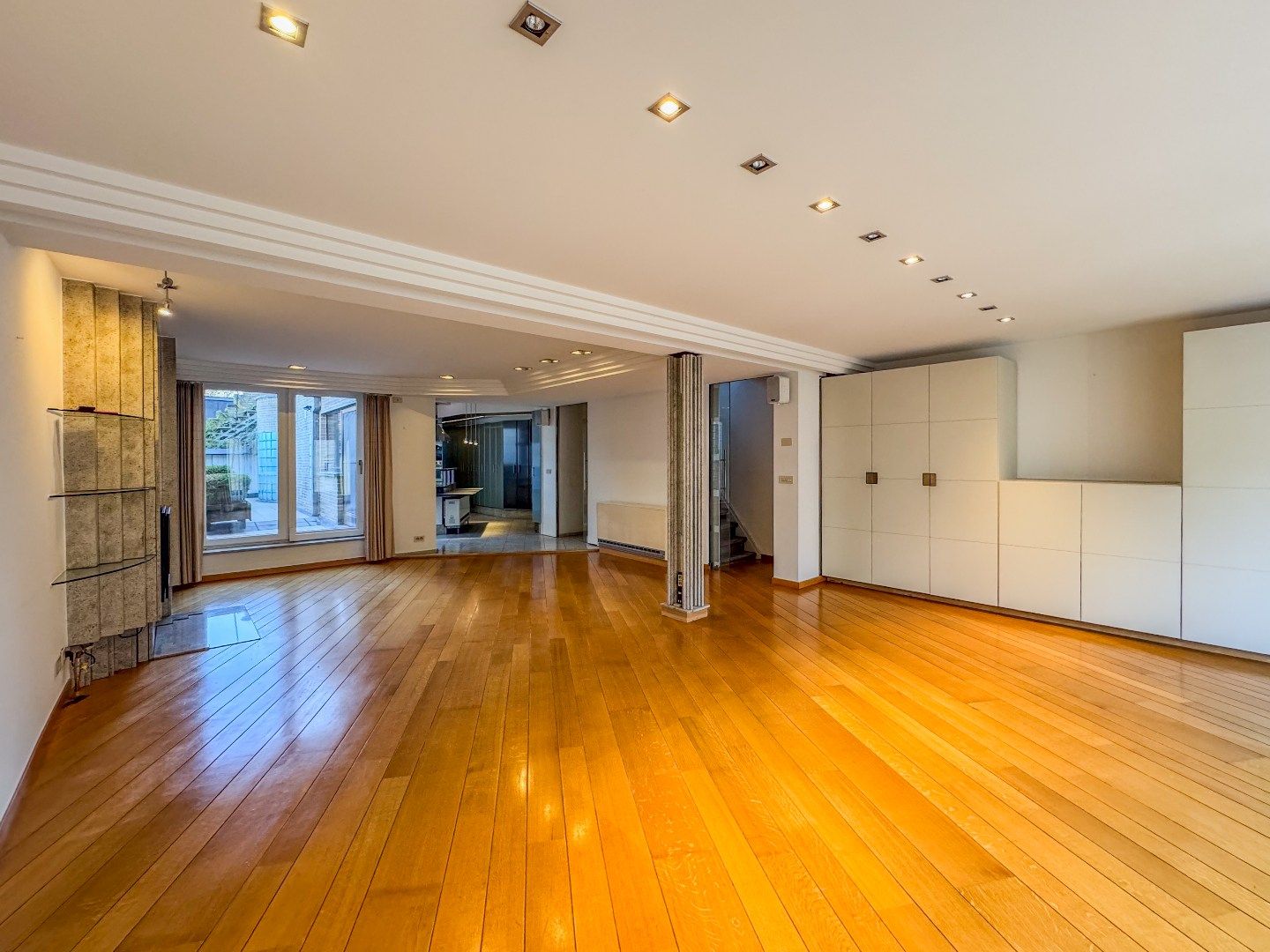 Ruime stadswoning met 3 slaapkamers een ruime terrassen. foto 4