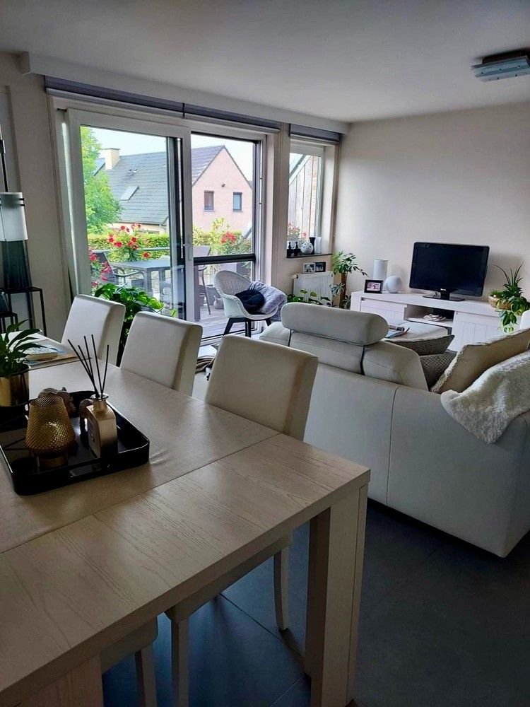 Ruim, energiezuinig appartement met 2 slaapkamers én garage! foto 9