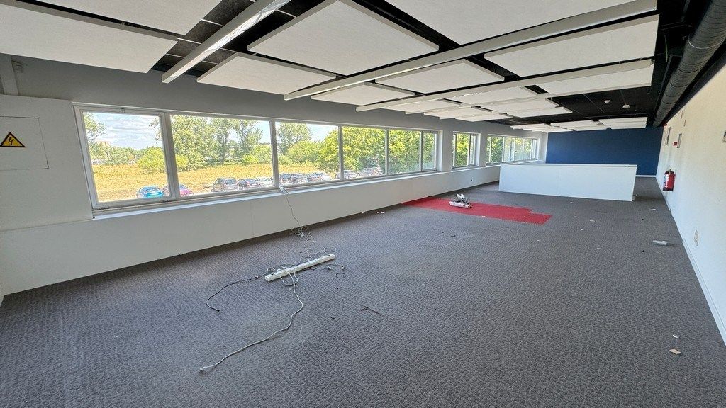 Magazijn met kantoor te huur nabij A12 in Aartselaar Business Estate foto 8