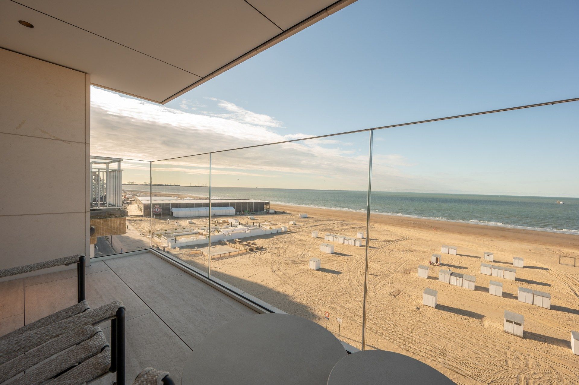 Luxueus afgewerkt nieuwbouwappartement met frontaal zeezicht, ruime terrassen, nabij het Albertplein.  foto 24