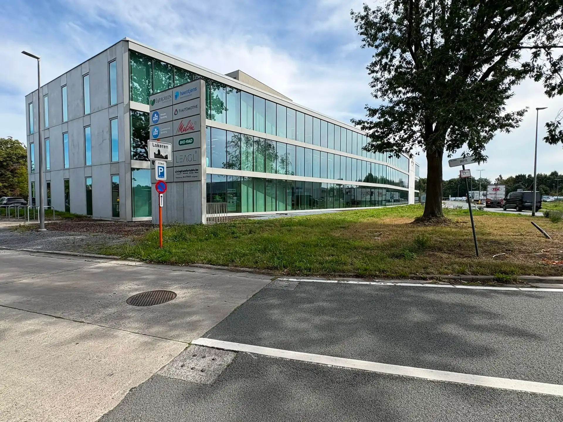 Moderne kantoorruimte 445 m² op toplocatie E17 in Lokeren foto 3