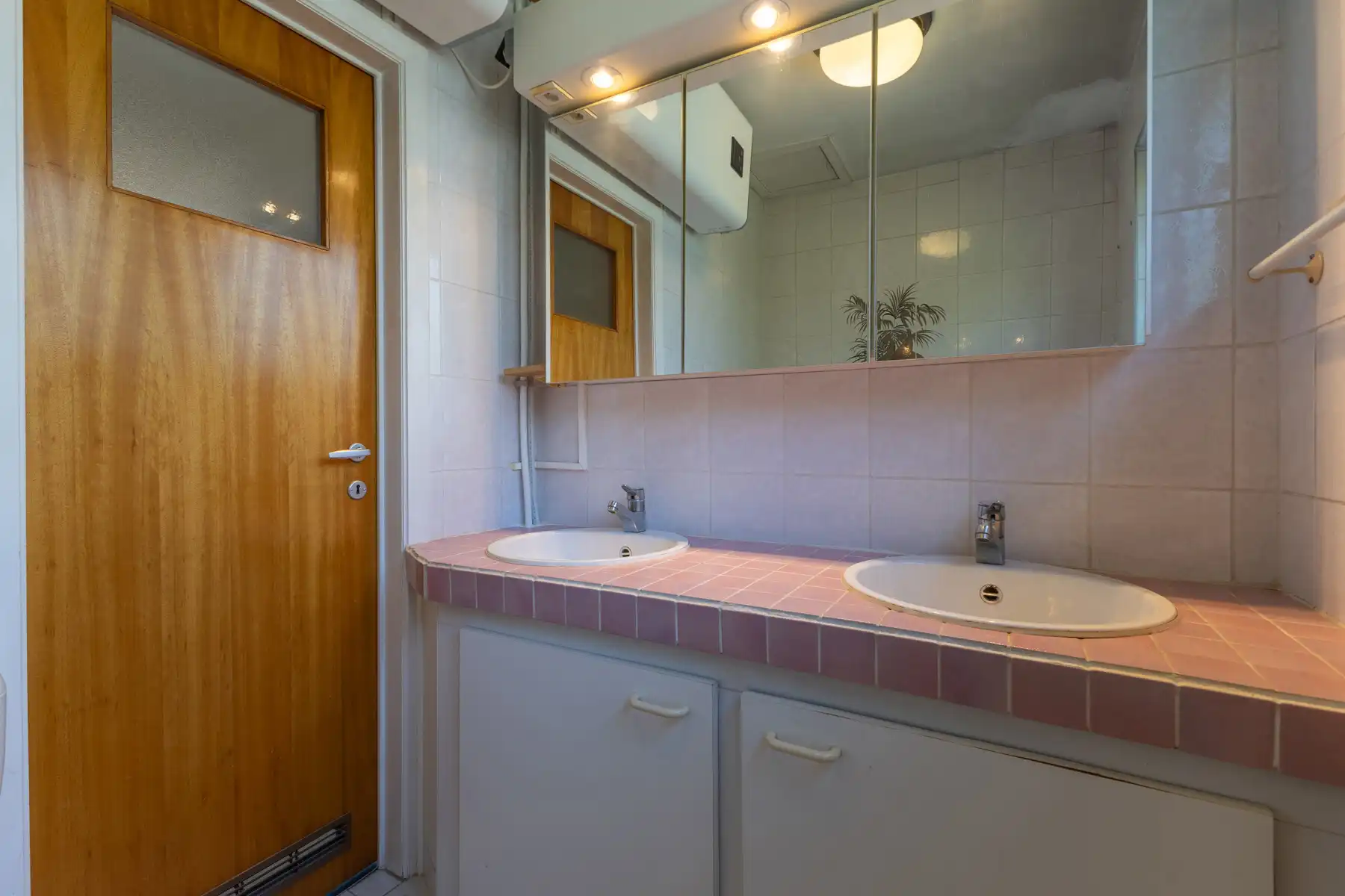 Gunstig gelegen woning met 3 slaapkamers, bureel en tuin foto 18
