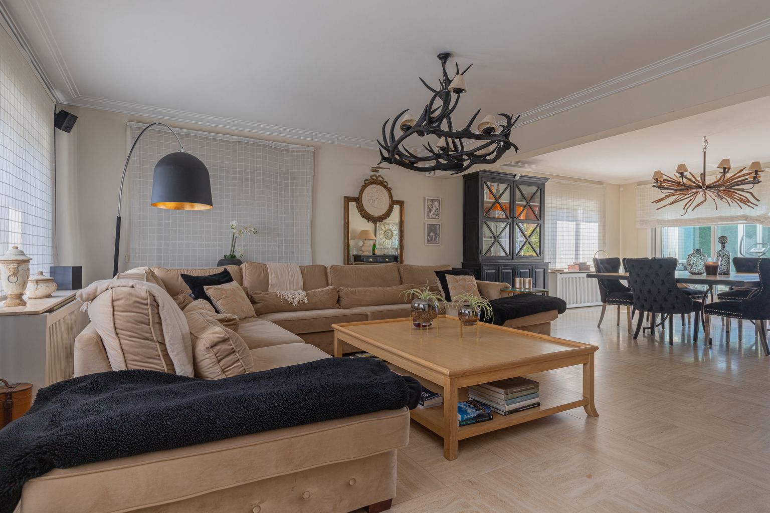 Grote villa op 22a met tuin, garage én bijgebouw foto 4