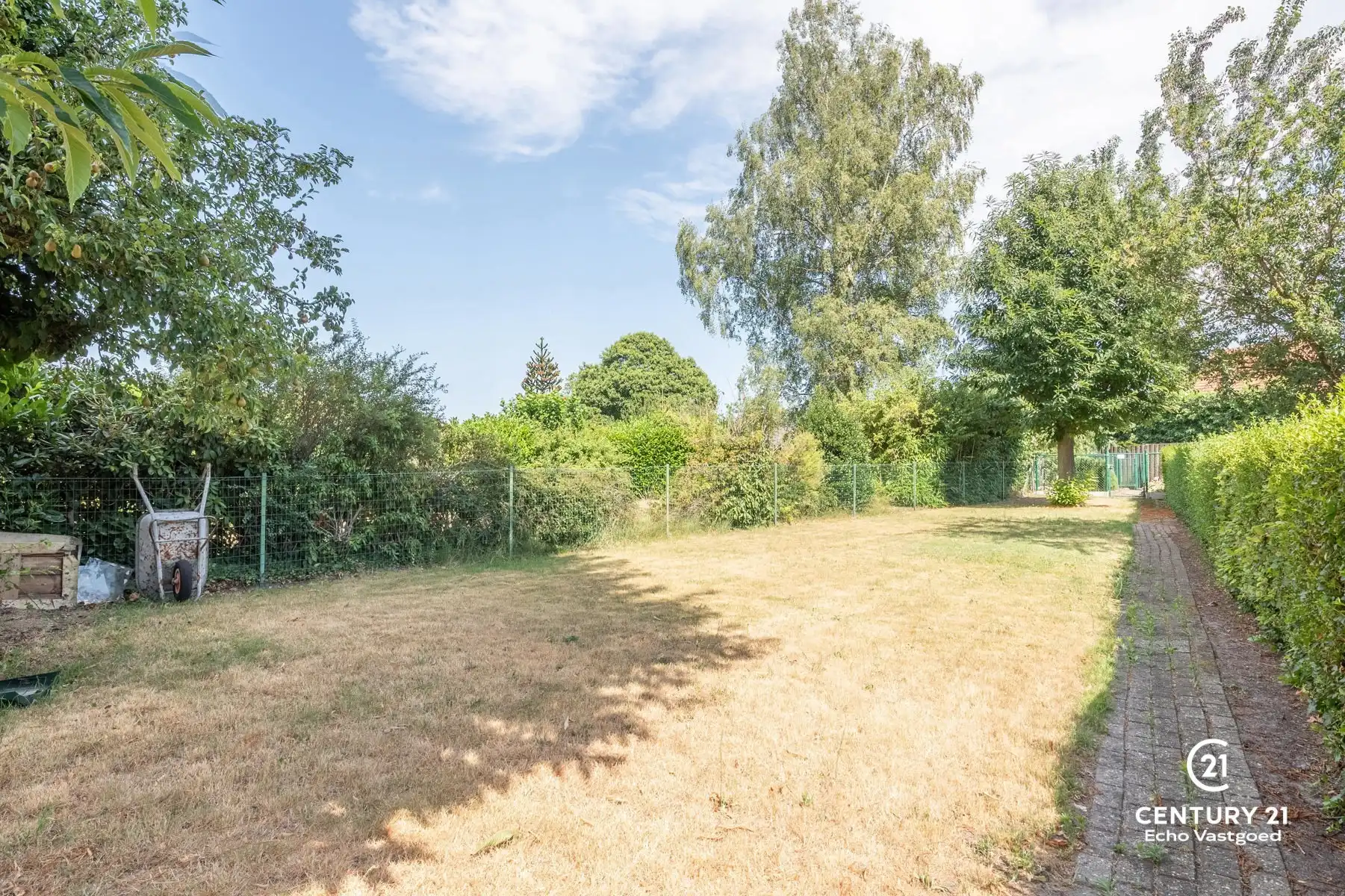 Karaktervolle te renoveren halfopen bebouwing op toplocatie foto 24