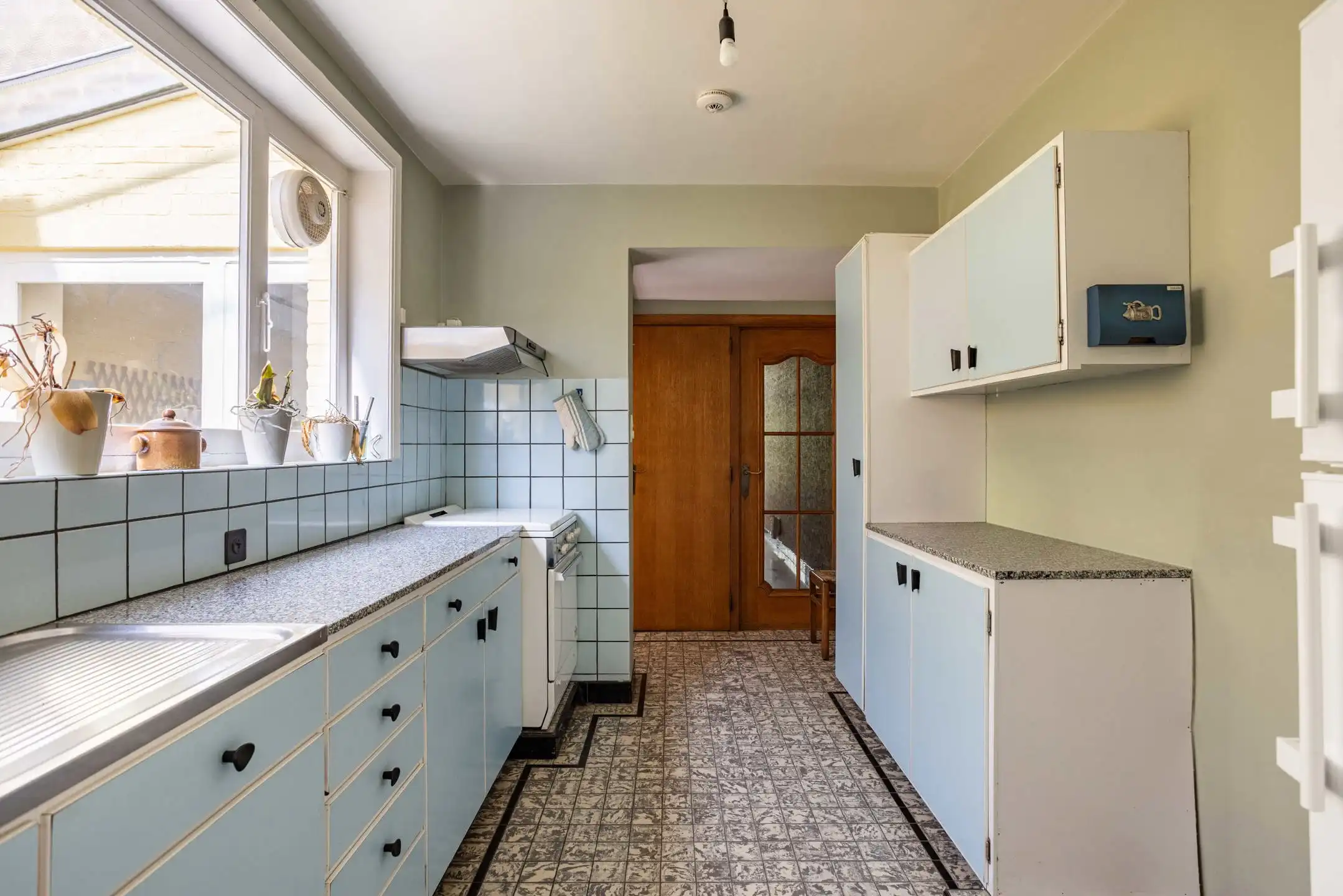 Deels te renoveren rijwoning in een rustige buurt foto 12