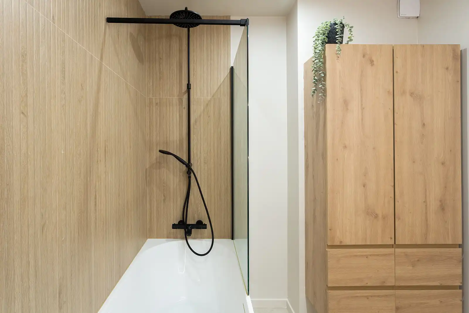 Ruim, gerenoveerd gelijkvloersappartement met garagebox! foto 15