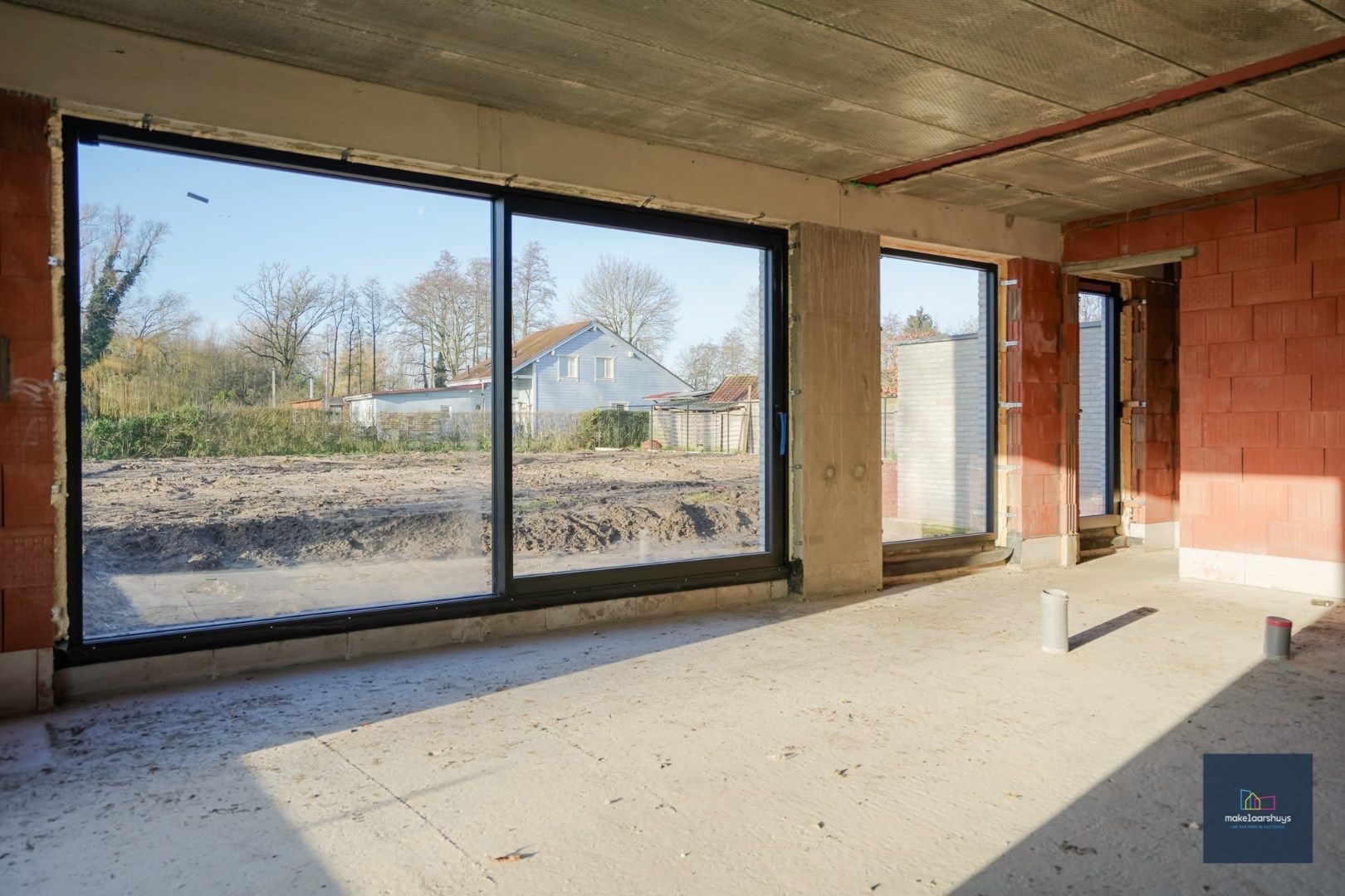 Zeer ruime halfopen casco villawoning met mooie tuin en garage foto 23