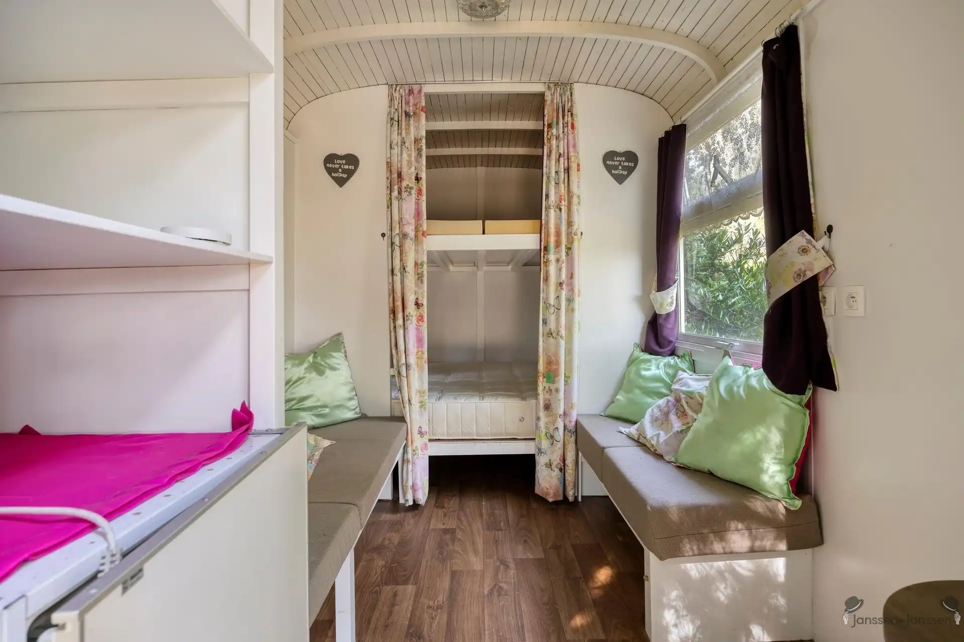 Sfeervolle villa met 5 slaapkamers, zwembad, veranda en uniek verhuurpotentieel  foto 52