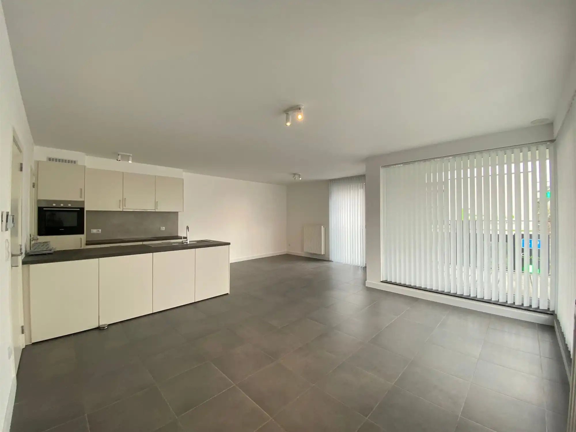 Tweeslaapkamer appartement met grote garagebox  foto 3