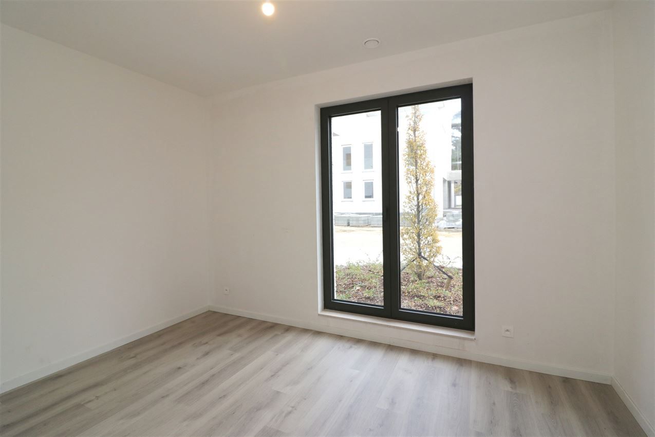 splinternieuw, gelijkvloers, ruim terras, 2 slpk foto 20