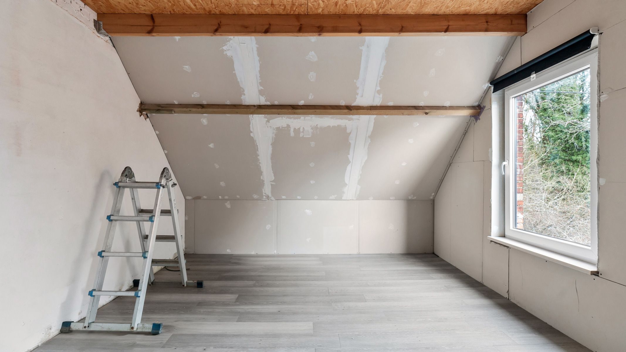 Deels te renoveren starterswoning met diepe tuin in groene, rustige omgeving foto 14