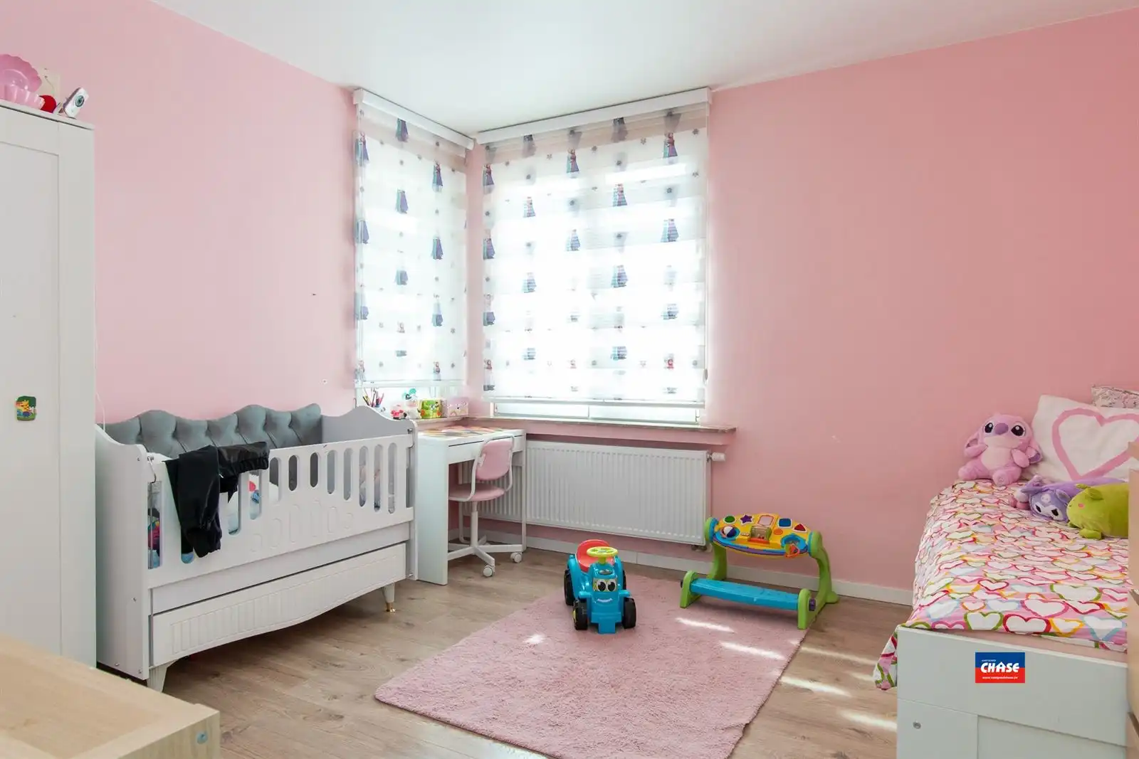 Gerenoveerd appartement met twee ruime slaapkamers en terras foto 2