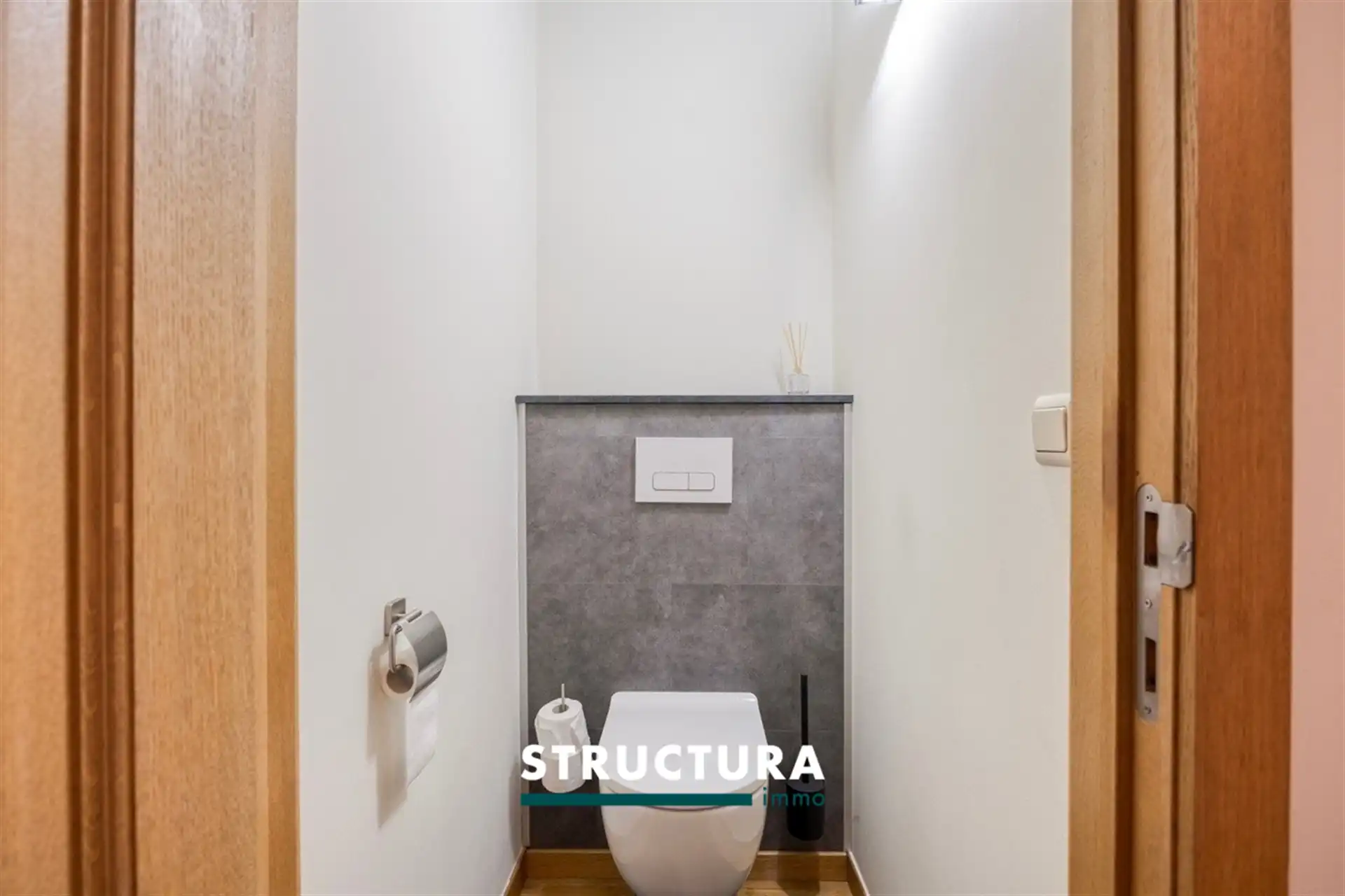 Prachtige woning met ruime loods foto 24