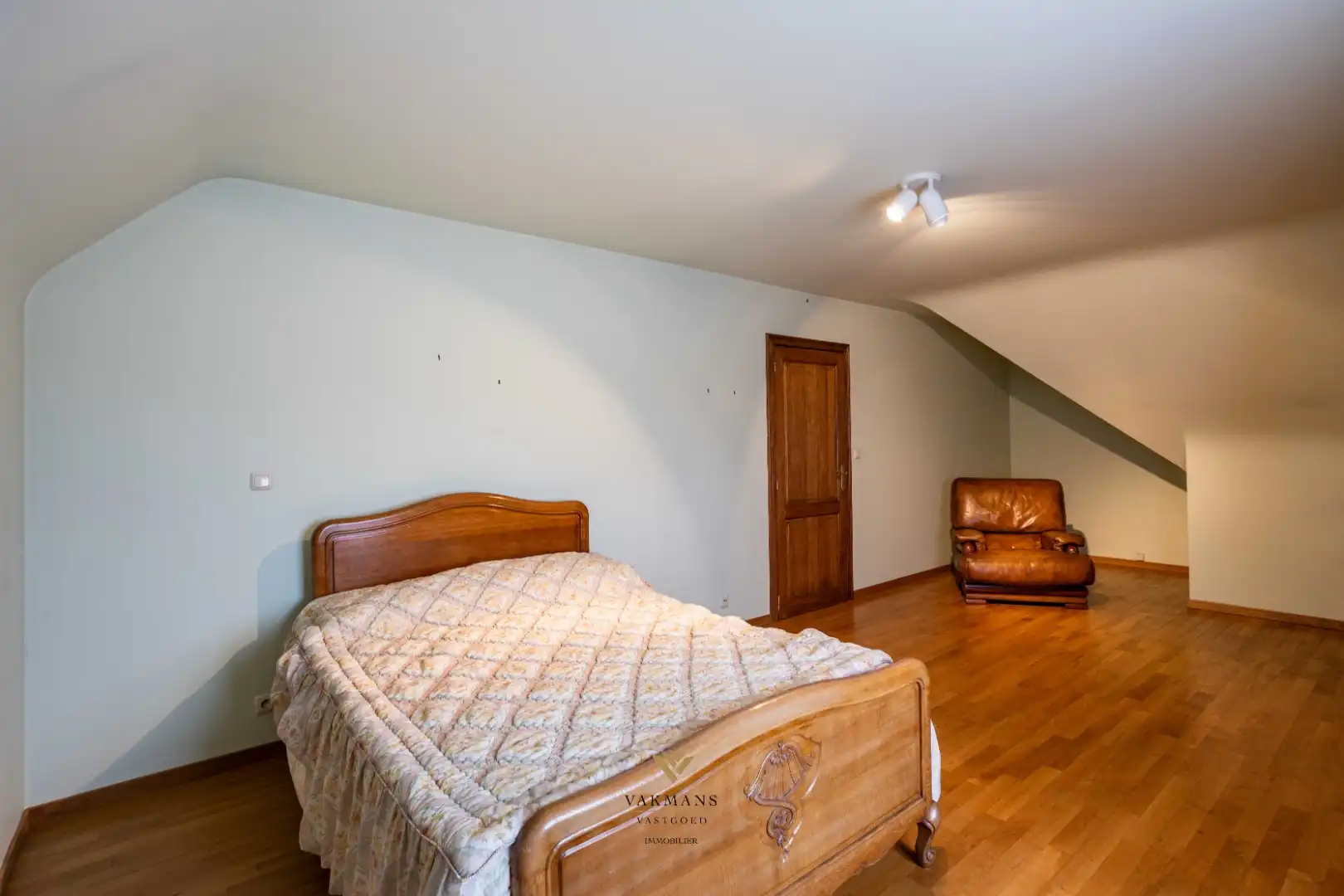 Elegante villa op 5000 m² op een gegeerde locatie foto 16