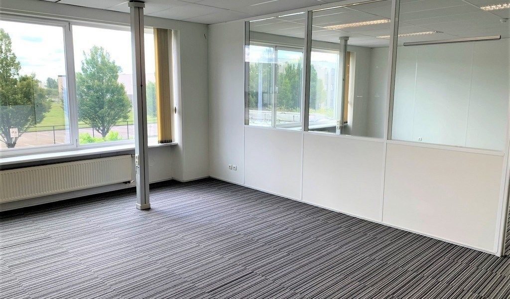 Instapklaar kantoor te huur in Brandstraat, Lokeren foto 8