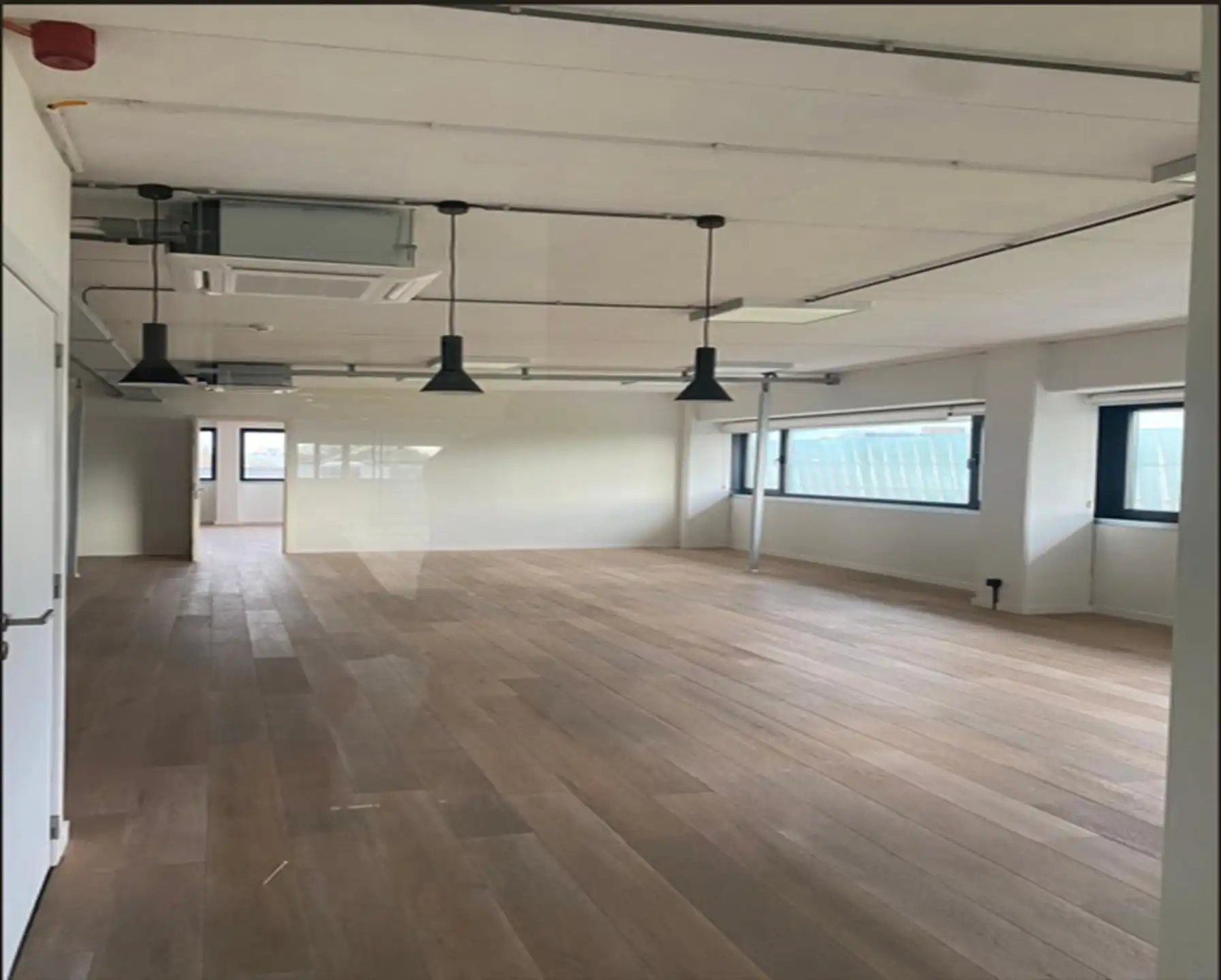 Kantoorruimte van 190 m² op toplocatie Westpoort Zwijndrecht foto 2
