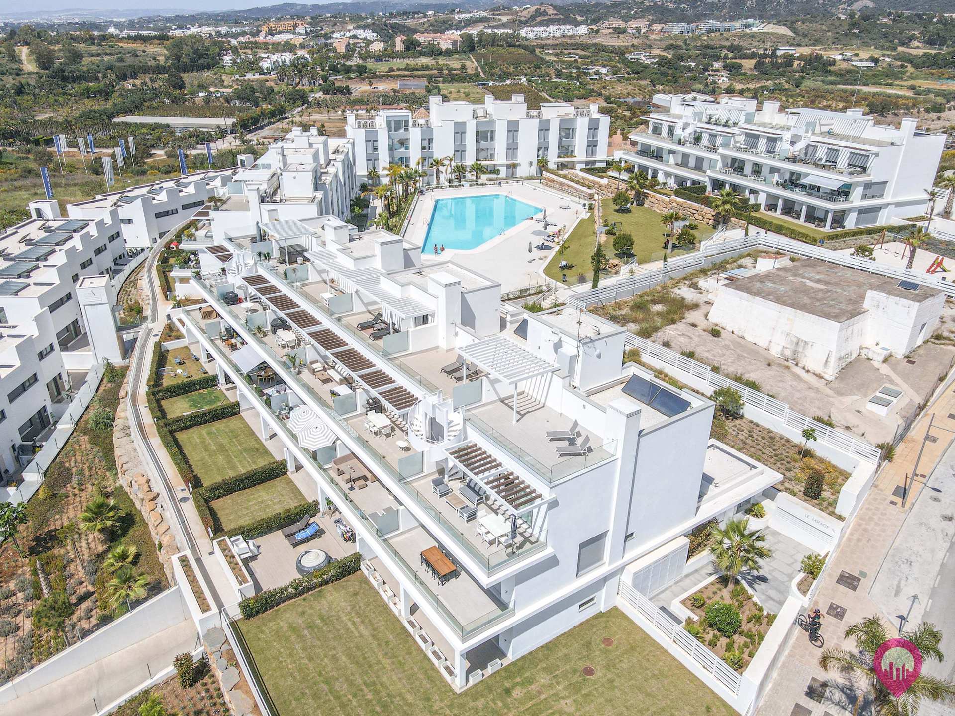 Luxe duplex penthouse met ruim dakterras in luxe resort te Marbella foto {{pictureIndex}}