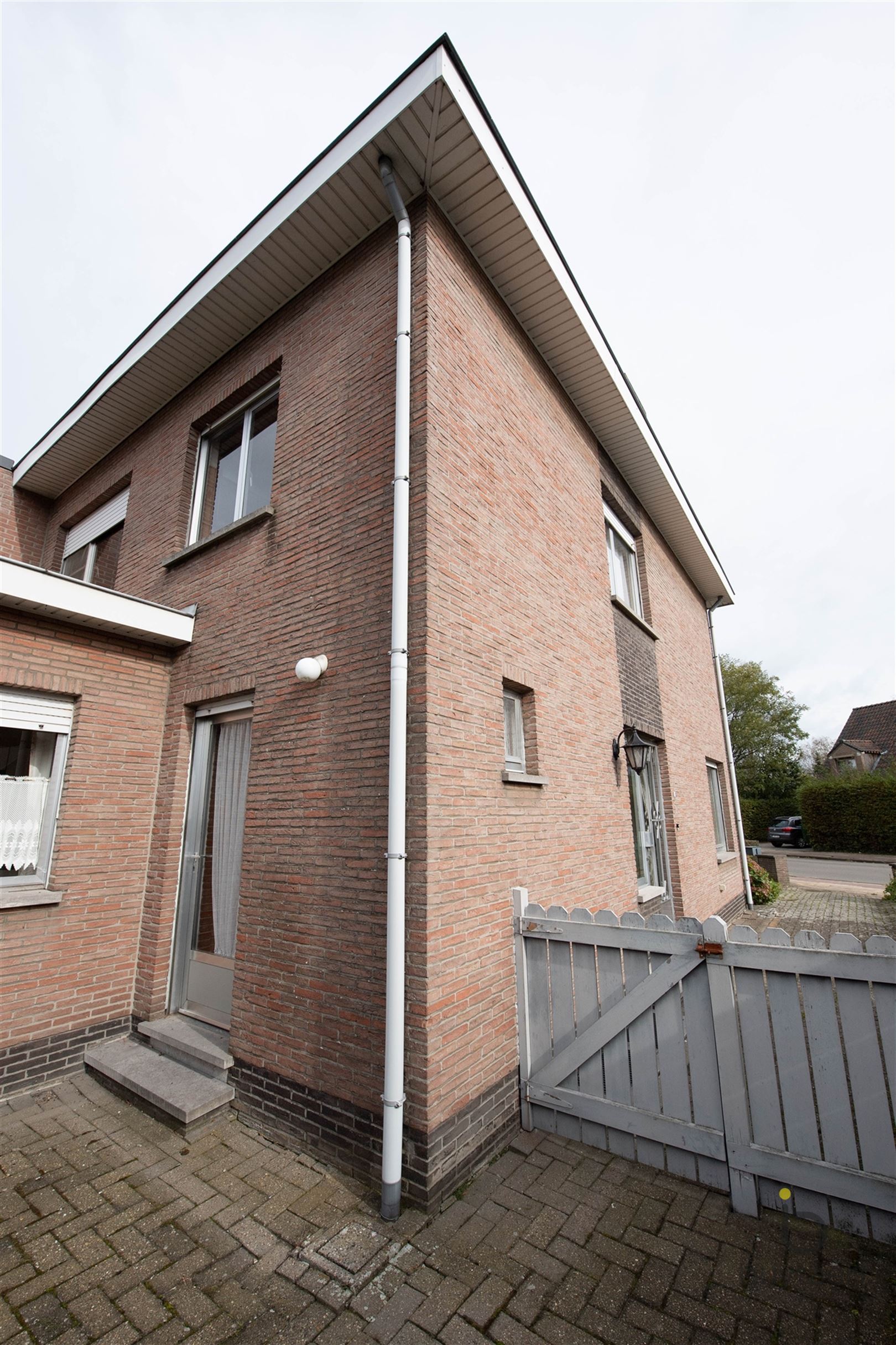 Halfopen bebouwing met drie slaapkamers te Schilde. foto 46