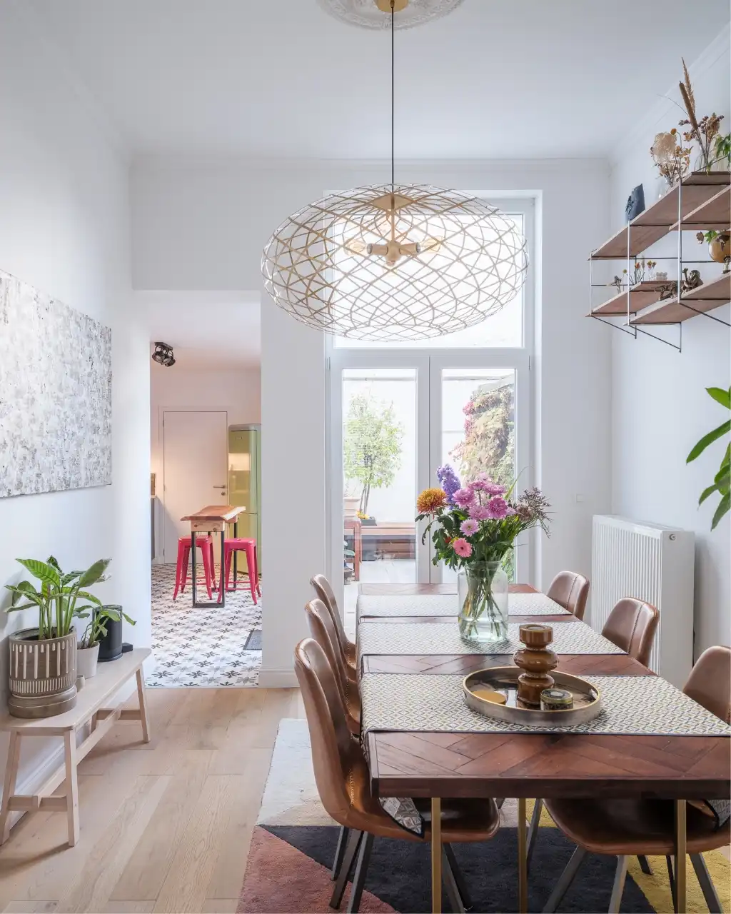 Karaktervolle gezinswoning met vier slaapkamers, twee badkamers en een mooi ingerichte buitenruimte foto 8