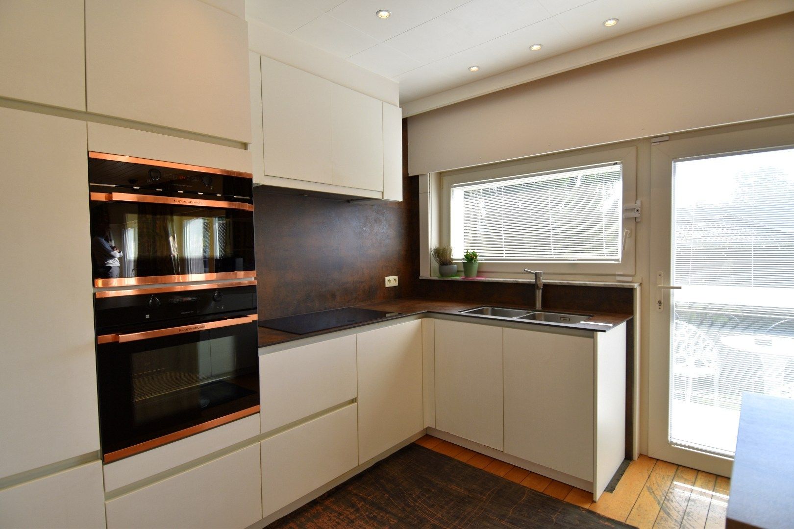 Vrijstaande woning met 3 slaapkamers, garage en tuin te koop in Wevelgem foto 3