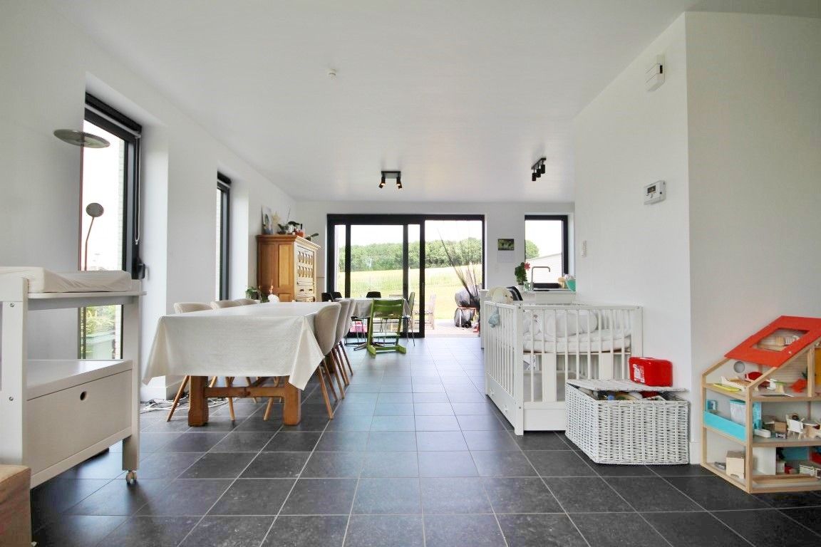 Moderne woning met 3 slaapkamers en tuin in het rustige Landen foto 11