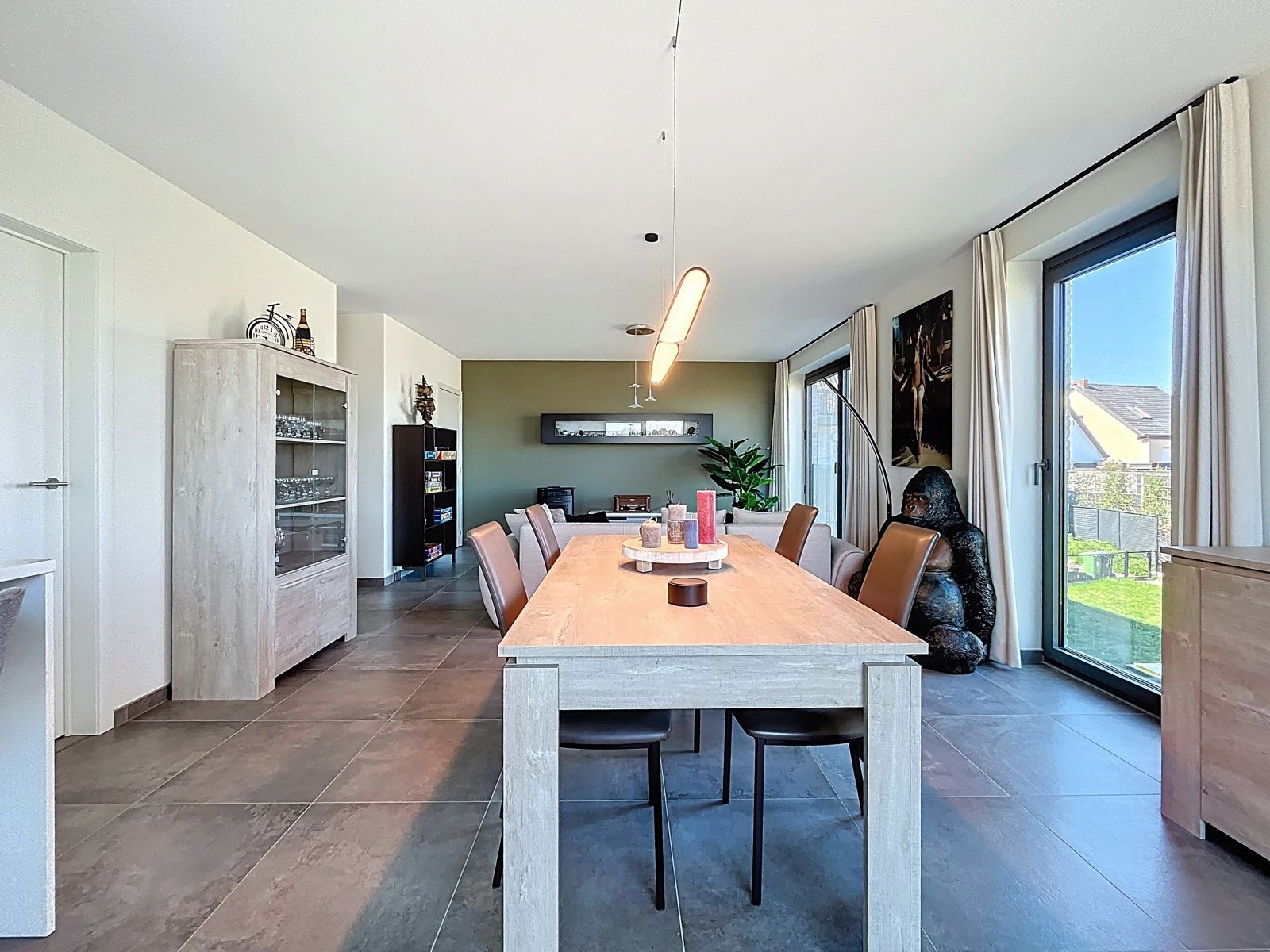 Instapklaar ruim app mét autostaanplaats en terras foto 6