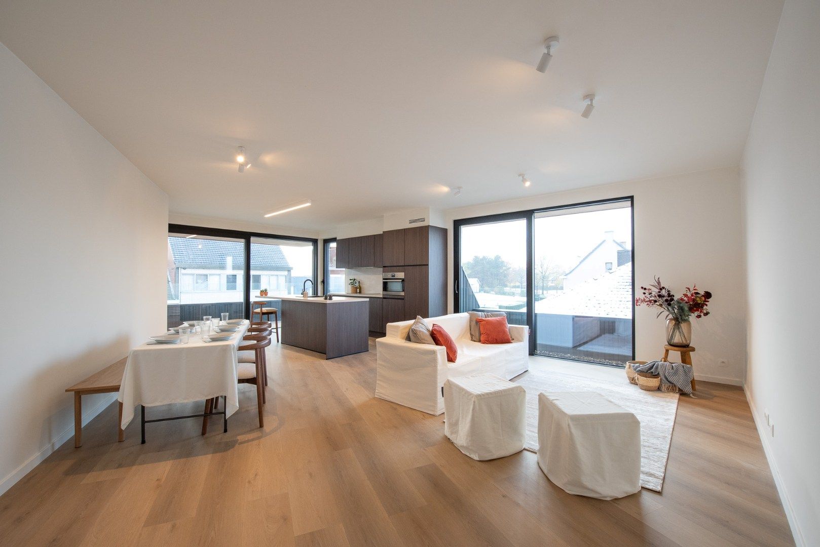 Duurzaam afgewerkt & luxueus appartement TE KOOP in 'residentie Daniël & Zozima'. foto 2