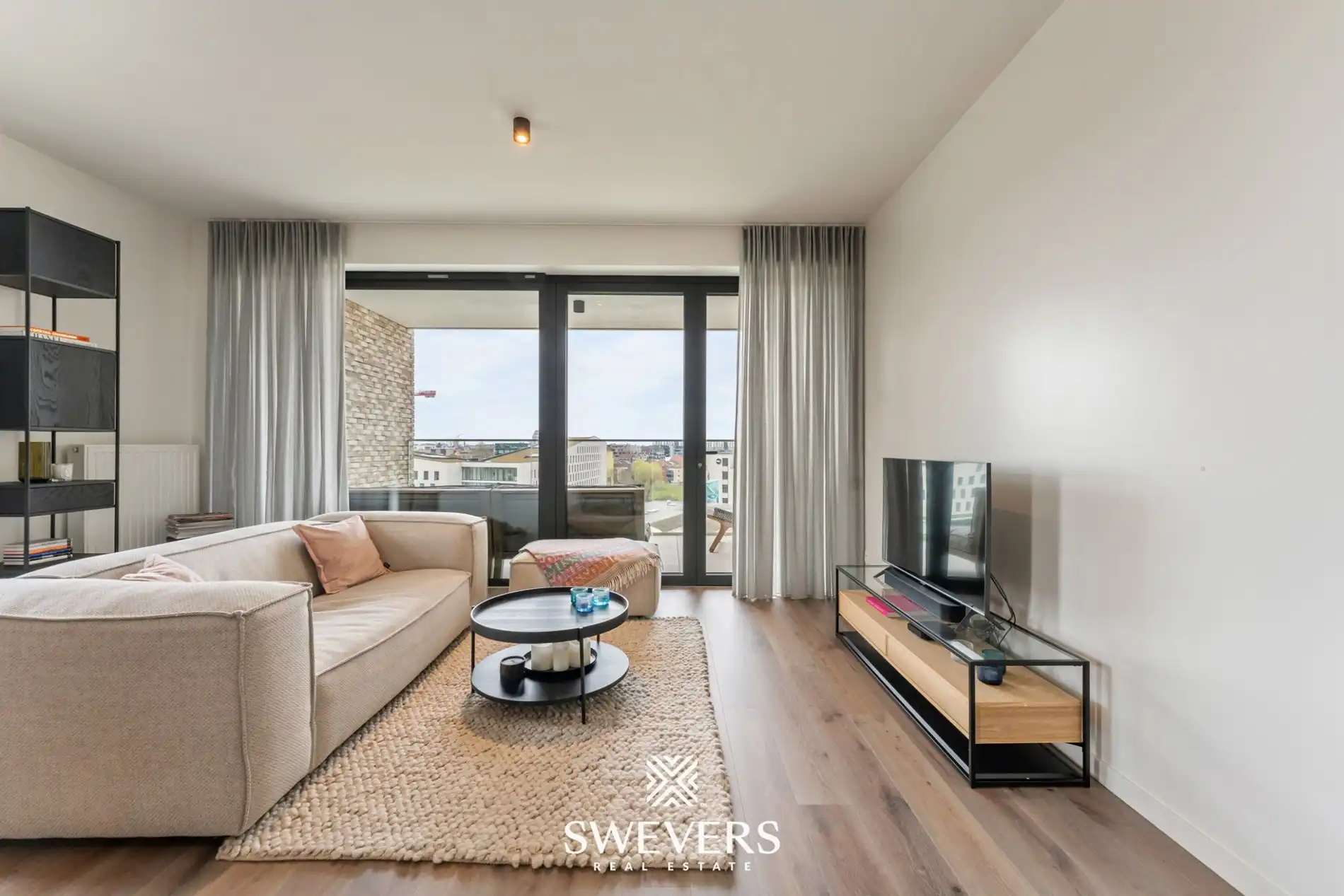 Stijlvol appartement met zonovergoten terras en topuitzicht in hartje Hasselt  foto 2