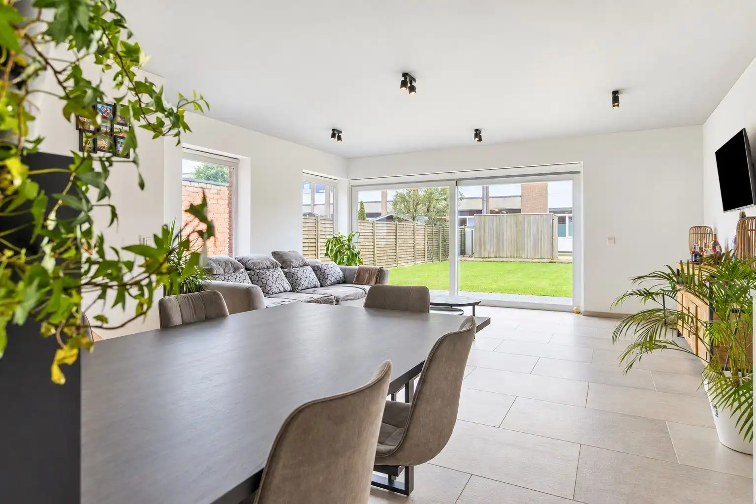 Ruime recente woning met home-office, 3 slaapkamers, tuin met uitweg & garage. (aankoop aan 2% mogelijk!) foto 4