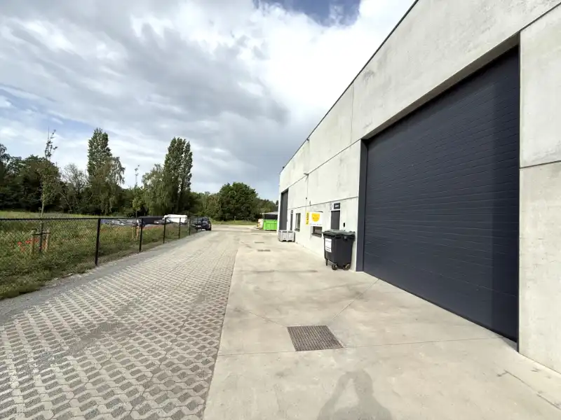 Recente KMO-unit van 234 m² met 2 privatieve parkeerplaatsen foto 11