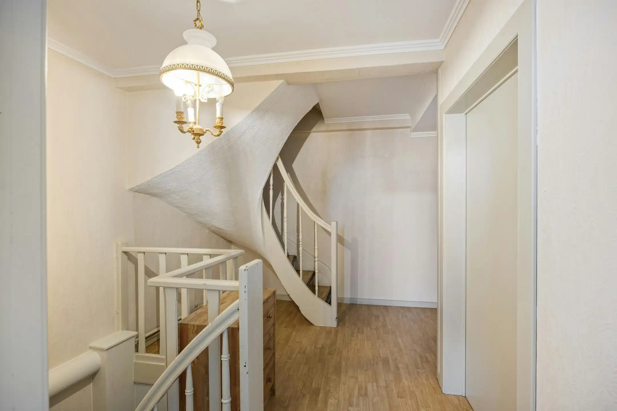 Uniek handelshuis met ruime garage in het hartje Borgloon foto 13