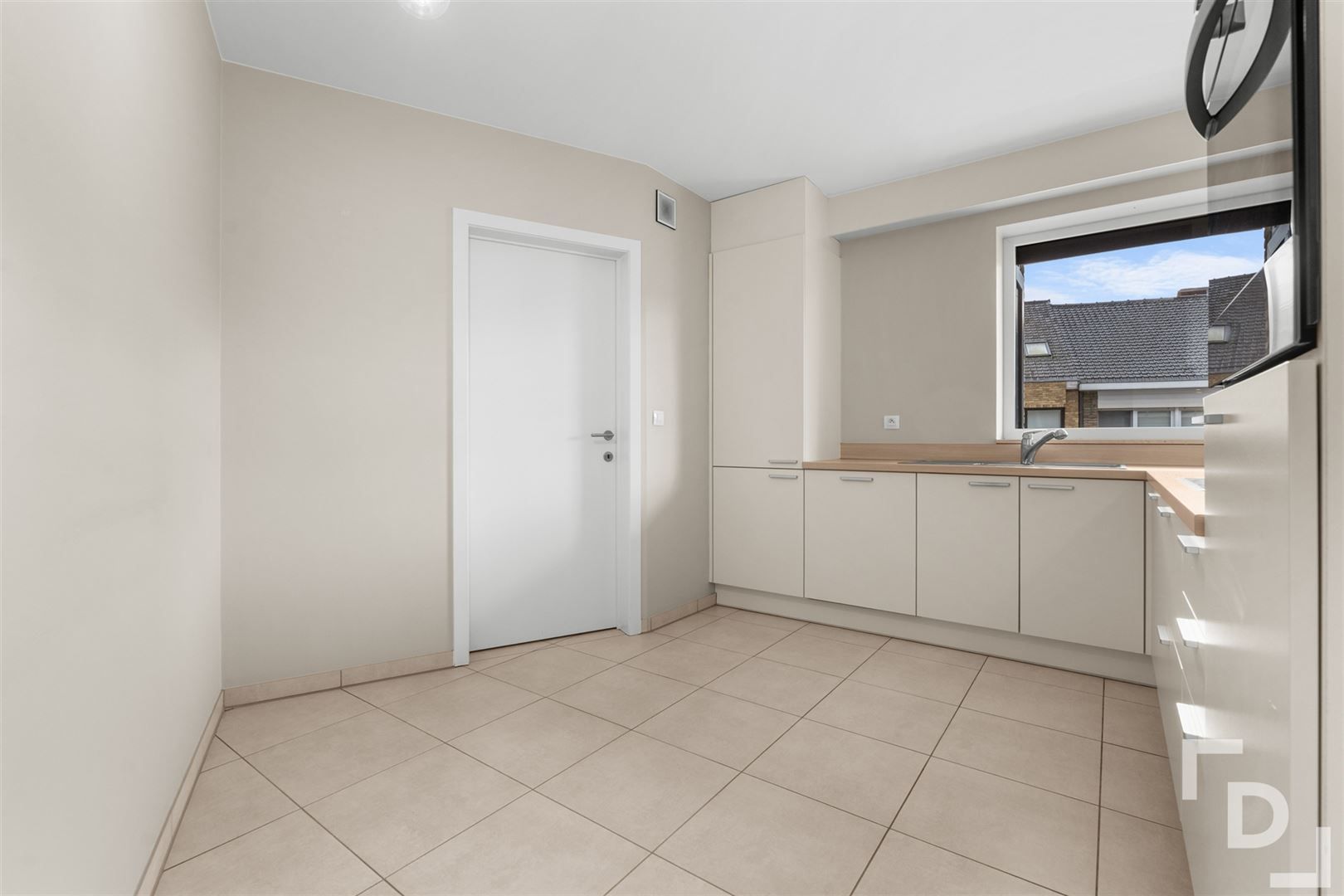 Lichtrijk appartement aan de stadsrand van Ieper. foto 5