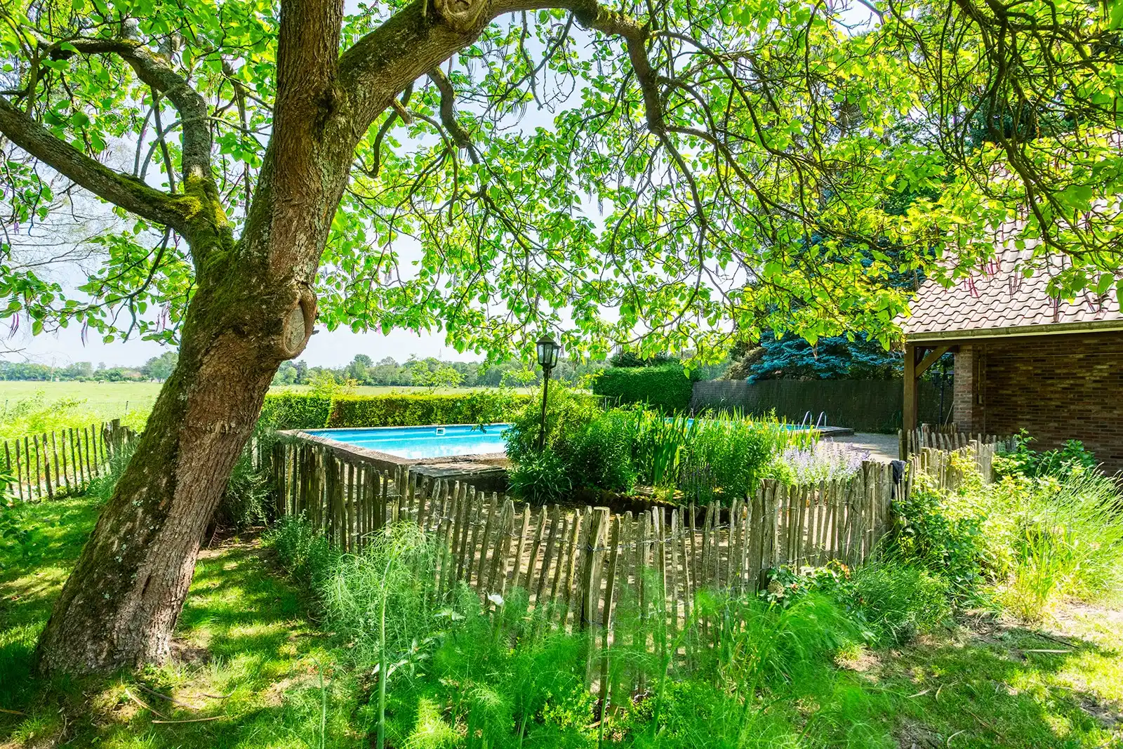 Charmante villa met zwembad en kantoor foto 25