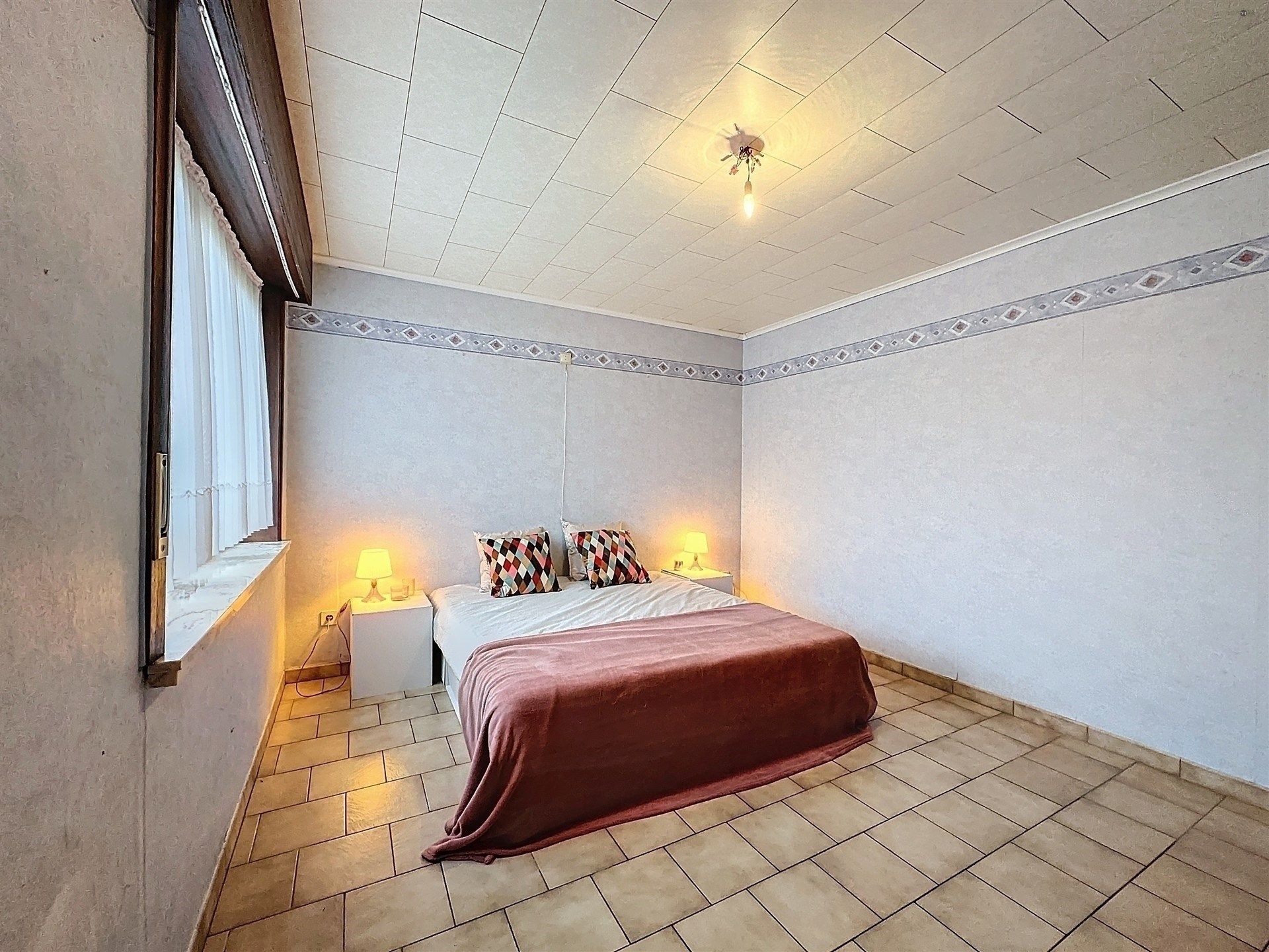 Verzorgde woning met garage en grote bijgebouwen op prachtig perceel van 2435m².  foto 9