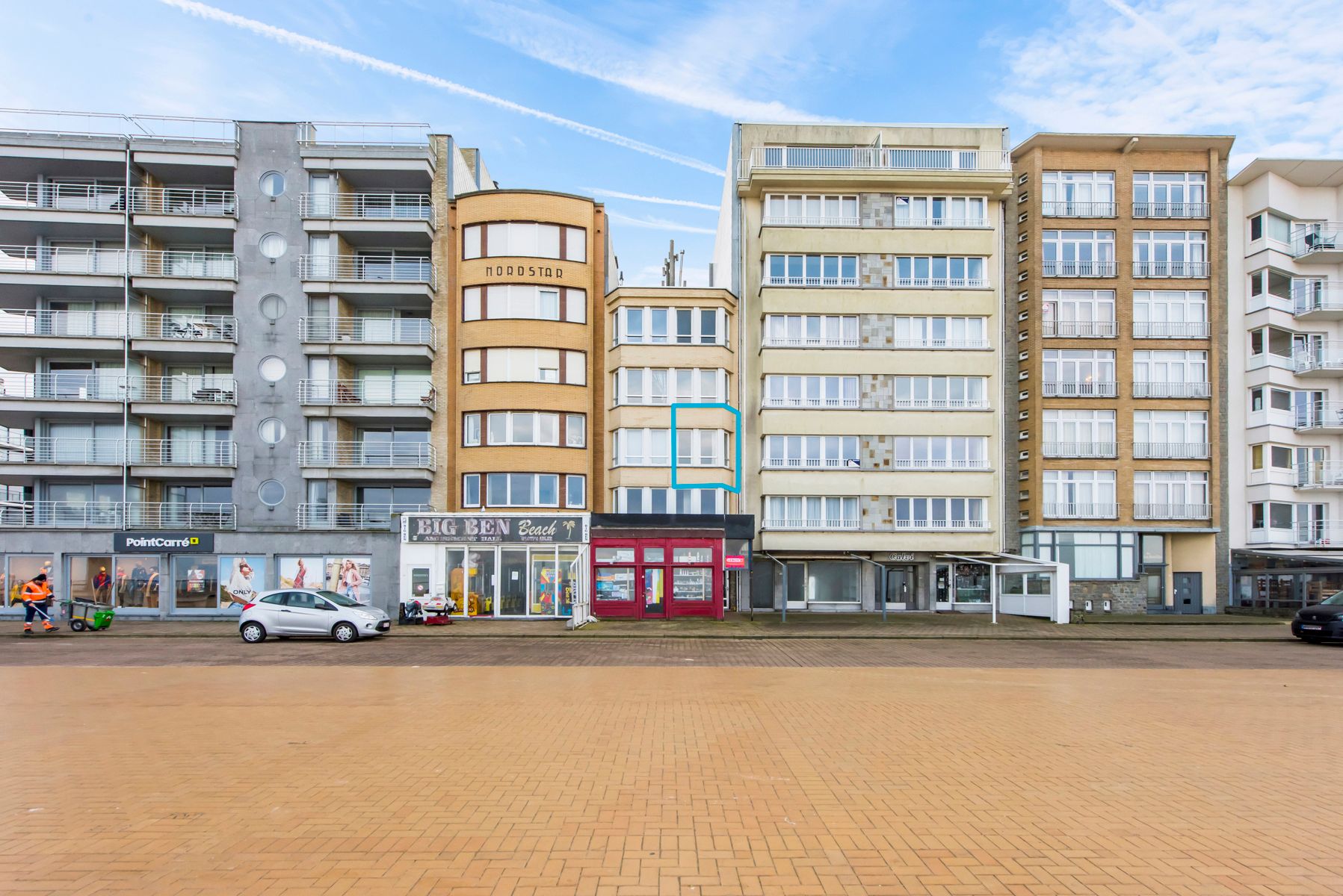 Appartement met centrale ligging op de Zeedijk van Koksijde foto {{pictureIndex}}