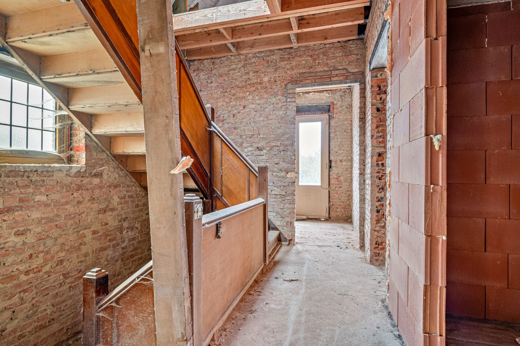 Uniek renovatieproject vergund voor twee villa-appartementen foto 10